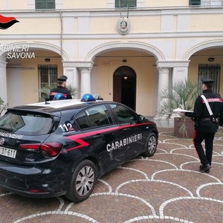 Calice, aggredisce l'ex compagna prima alla partita del figlio e poi tentando di sfondare la porta di casa: 46enne arrestato dai carabinieri