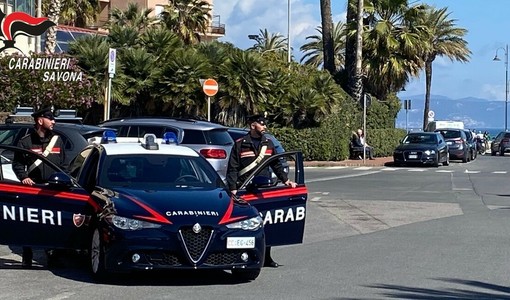 Albenga, 35enne marocchino tenta il suicidio in un villino: carabinieri, polizia locale e vigili del fuoco lo salvano