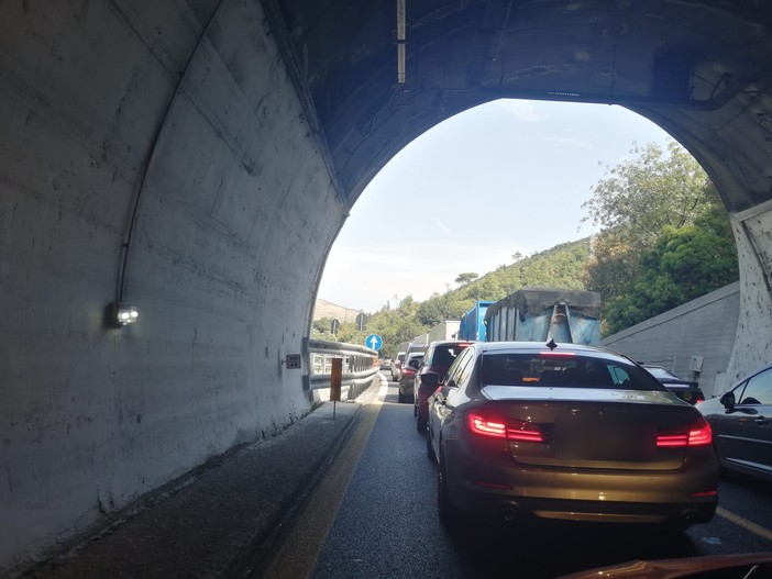 Caos autostrade: riaperta la galleria Ranco, una boccata d'ossigeno per il traffico nel ponente ligure
