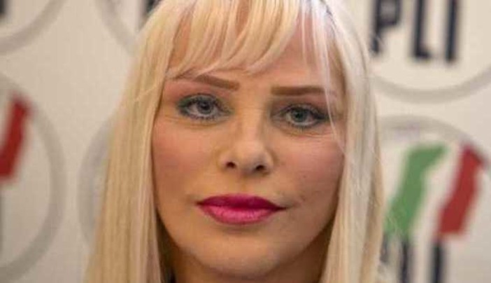 Ilona Staller in arte Cicciolina, sarà oggi pomeriggio in diretta su Radio Onda Ligure 101 Ilona Staller in arte Cicciolina, sarà oggi pomeriggio in diretta su Radio Onda Ligure 101
