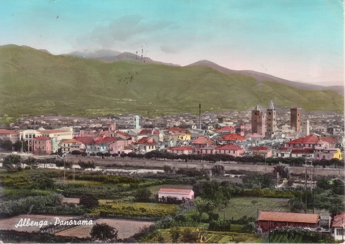 Albenga, viaggio nel passato: filmati e ricordi raccontano la città di ieri Albenga, viaggio nel passato: filmati e ricordi raccontano la città di ieri