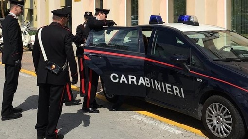 Ruba un rolex a Pescara, donna fermata dai carabinieri di Borghetto Ruba un rolex a Pescara, donna fermata dai carabinieri di Borghetto