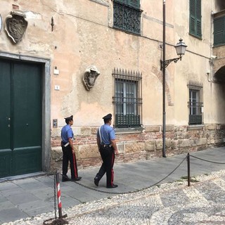 Controlli dei Carabinieri ad Albenga sulla sicurezza: operaio sorpreso con una pistola giocattolo