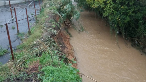 Albenga, erosione argine Rio Carenda: firmata l’ordinanza per intervenire in somma urgenza
