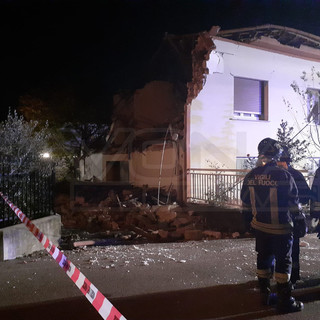 Cairo, esplosione in Strada Santa Maria: sventrata una palazzina (FOTO) Cairo, esplosione in Strada Santa Maria: sventrata una palazzina (FOTO)