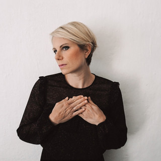 Oggi pomeriggio su Radio Onda Ligure 101 l'intervista alla cantautrice ligure Chiara Ragnini