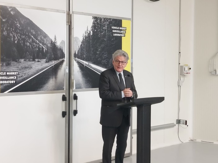 Il Commissario Breton visita l’Italia e la Slovenia per discutere di difesa e sostegno al settore industriale