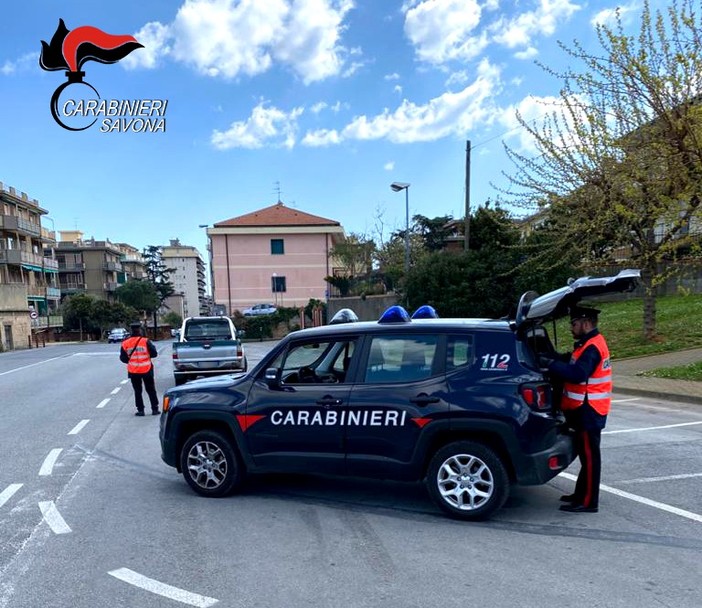Borghetto, litigano con la vicina di casa, la minacciano di morte e poi aggrediscono i carabinieri: arrestati