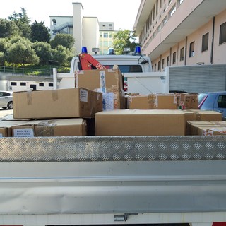 Savona, la polizia locale dona all'Asl2 seimila capi sequestrati nel 2018