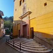 Mallare, volontari riposizionano i marmi della scalinata della chiesa San Nicola