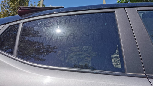 Toirano, imbrattato un mezzo della Croce Rossa: "Covidioti infami". Il comitato: "Non siamo un bersaglio" Toirano, imbrattato un mezzo della Croce Rossa: "Covidioti infami". Il comitato: "Non siamo un bersaglio"