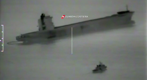 Collisione navi: altro carburante presente all'interno della portacontainer, valutazioni in corso (VIDEO)