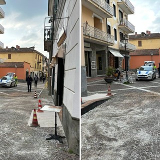 Carcare, rotto il tubo di un mezzo della nettezza urbana: si imbrattano i muri degli edifici