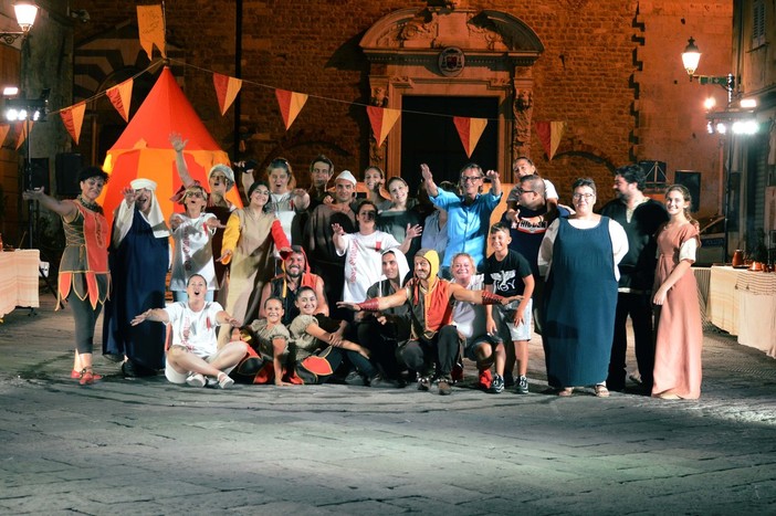 Albenga, un successo la "Cena Medievale" in piazza San Michele (FOTO) Albenga, un successo la "Cena Medievale" in piazza San Michele (FOTO)