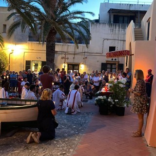 Il Corpus Domini a Varigotti: ecco il programma dei festeggiamenti Il Corpus Domini a Varigotti: ecco il programma dei festeggiamenti