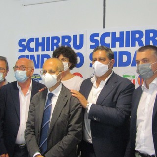 Savona, giù i veli sul candidato del centrodestra per le comunali: sarà il dottor Schirru (FOTO e VIDEO)