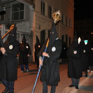 Venerdì Santo senza i tradizionali incappucciati a Pietra Ligure? Carrara: “Una bufala già smontata”