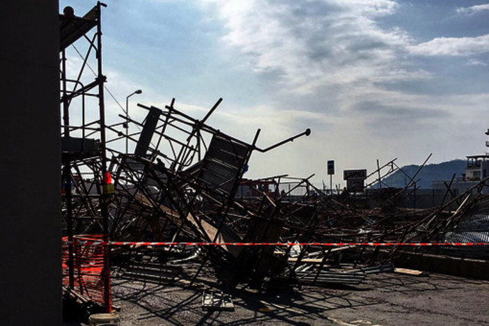 Operaio ferito nel crollo di un ponteggio a Zinola, le richieste del Pm per le accuse di disastro colposo e lesioni aggravate