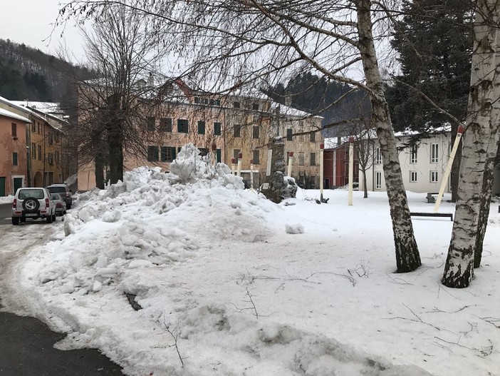 Neve nell'entroterra e pioggia sulla costa, oltre 30 cm di neve in alcune zone della Val Bormida Neve nell'entroterra e pioggia sulla costa, oltre 30 cm di neve in alcune zone della Val Bormida