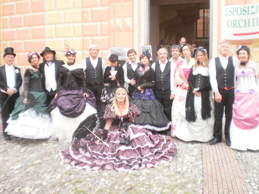 Albenga, balli e costumi vittoriani animano le vie del centro storico (Le foto) Albenga, balli e costumi vittoriani animano le vie del centro storico (Le foto)