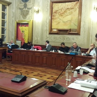 Un terzo dei vigili di Finale chiede il trasferimento, querelle in consiglio comunale:"Grave che non si sia sospeso la seduta per far parlare i sindacati"
