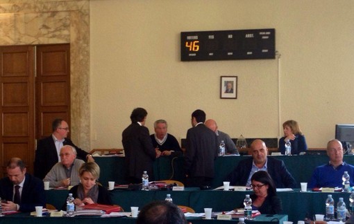 Savona, maggioranza nel panico per la Tari: tarda il parere del Revisore dei Conti: é scontro in consiglio comunale