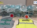 Cocaina nascosta tra le banane: sequestrati 85 kg nel porto di Vado Ligure, arrestato un 21enne albanese