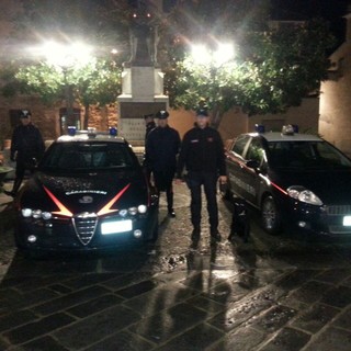 Proseguono i controlli sul territorio da parte dei Carabinieri e del Nucleo Radiomobile di Albenga Proseguono i controlli sul territorio da parte dei Carabinieri e del Nucleo Radiomobile di Albenga