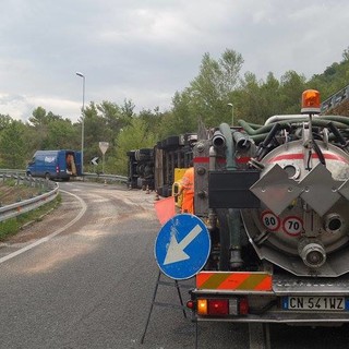 Villanova d'Albenga: rampa per l'Aurelia bis aperta, stasera si spera di procedere con la rimozione del camion Villanova d'Albenga: rampa per l'Aurelia bis aperta, stasera si spera di procedere con la rimozione del camion