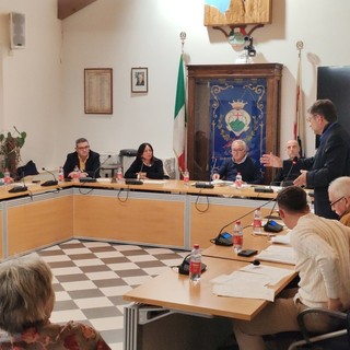 Spostamento della ferrovia a monte, Pietra ha depositato le osservazioni. Carrara: &quot;No al progetto così com'è stato concepito e presentato&quot;