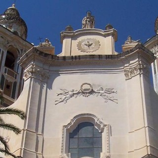 Sta meglio don Danilo, parroco di Laigueglia. Ma la polemica prosegue su Facebook. Il sindaco: "Basta! Gettiamoci alle spalle tutta questa storia"