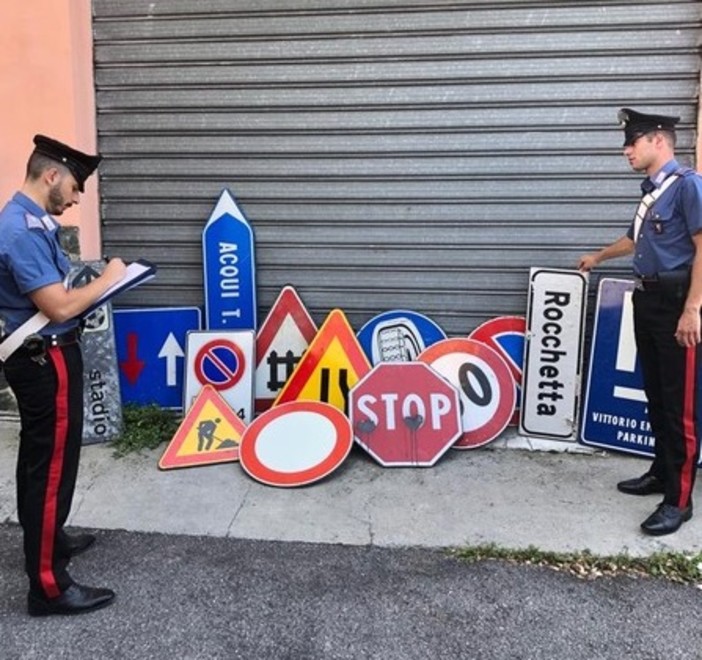 Furto di alimenti in una sagra, di segnali stradali e possesso di stupefacenti: nei guai tre giovani valbormidesi