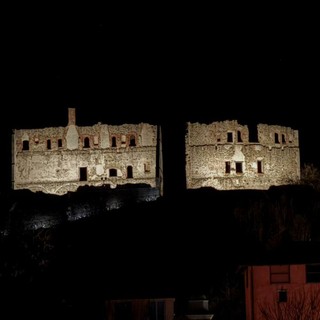 Cairo,  il castello torna a brillare grazie alla nuova illuminazione