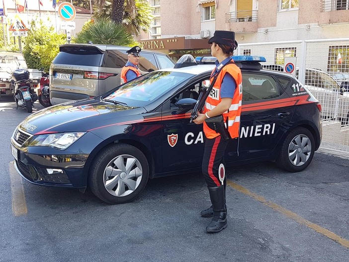 Alassio, ruba il portafogli ad una barista e scappa: arrestata Alassio, ruba il portafogli ad una barista e scappa: arrestata