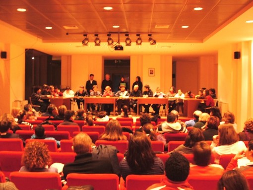 Una seduta del consiglio dei ragazzi Una seduta del consiglio dei ragazzi