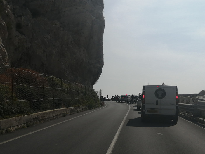 Capo Noli, torna l'incubo semaforo. Da metà settembre cantiere per circa altri tre mesi sull'Aurelia. I sindaci: "Chiederemo un posticipo"