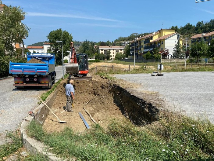 Millesimo, colonnine di ricarica per veicoli elettrici nel parcheggio di via Moneta (FOTO)