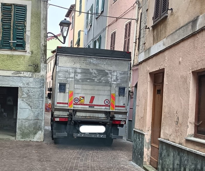 Altare, la consigliera Scotti: "La viabilità segue regole proprie, chi dovrebbe vigilare dov'è?", il sindaco Briano: "Polemiche sterili"