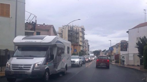 Viabilità nel caos a Loano: un'altra giornata nera per gli automobilisti Viabilità nel caos a Loano: un'altra giornata nera per gli automobilisti
