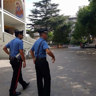 Arrestato per atti osceni evade due volte in 24 ore dai domiciliari