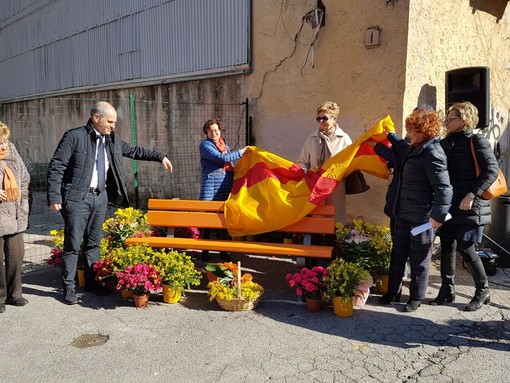 Albenga ritorna ad avere la sua "Panchina arancione"