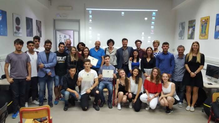 “#Puntidivista” i ragazzi del “Ferraris Pancaldo” premiati per il progetto “#Puntidivista” i ragazzi del “Ferraris Pancaldo” premiati per il progetto