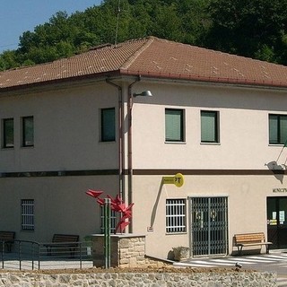 Roccavignale, l'annuncio del sindaco: "L'ufficio postale riapre sei giorni a settimana"