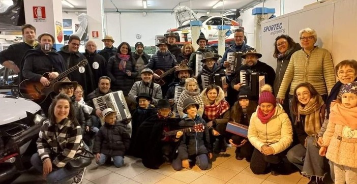Plodio, torna la "Canzone delle Uova": "Con le offerte doneremo un defibrillatore al paese"