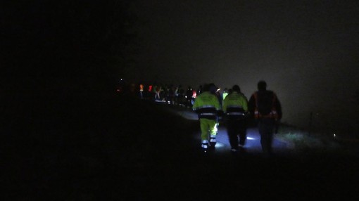 Giusvalla festeggia Halloween: grande partecipazione alla camminata notturna nei boschi (FOTO)