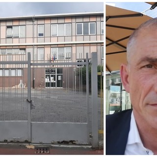 Studenti "chiusi fuori" da scuola a Savona per la protesta del personale contro il Green Pass, Costa: "Assurdo e inaccettabile"