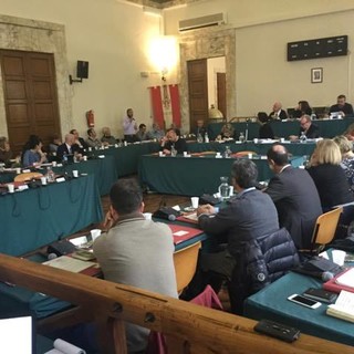 Savona, la maggioranza si scaglia contro la vecchia amministrazione sul caso Cima Montà: "L'agonia di Ata ha un mandante, il centrosinistra, ed un esecutore, la presidenza Viaggi" Savona, la maggioranza si scaglia contro la vecchia amministrazione sul caso Cima Montà: "L'agonia di Ata ha un mandante, il centrosinistra, ed un esecutore, la presidenza Viaggi"