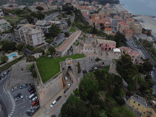 Dai diamanti non nasce niente, dall’arte nasce una nuova idea di ambiente. A Finale, a Castelfranco, ecco la mostra “Riciclickamente”