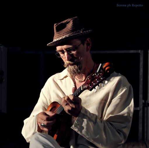 Nella foto: il mandolinista Carlo Aonzo