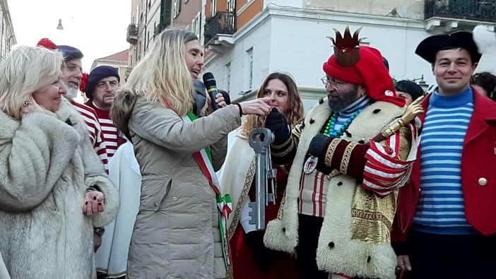 Savona, Cicciolin sbarca alla Torretta: via al Carnevale (FOTO e VIDEO)